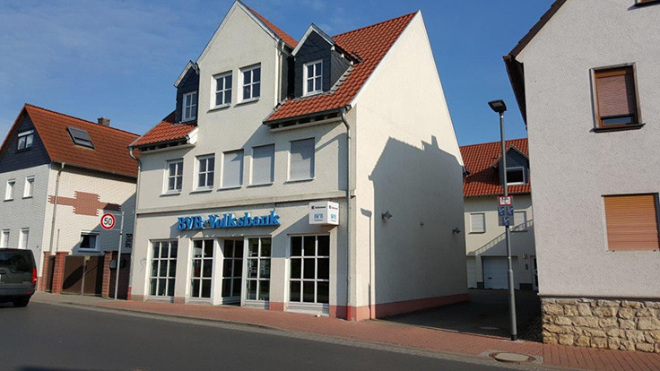 Neubau eines Bank- und Mehrfamilienhauses in Abstimmung mit dem Denkmalamt in Karben