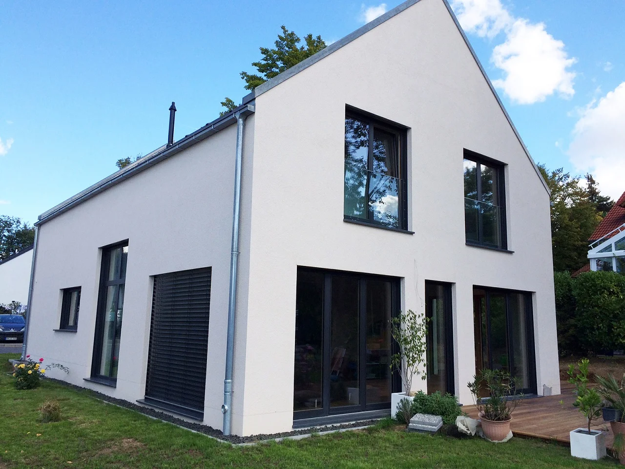 Neubau eines Einfamilienhauses mit Stellplätzen in Nieder-Olm