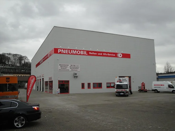 Neubau einer Gewerbeimmobilie: Reifenservicestation mit Lagerfläche für Reifen in Wuppertal